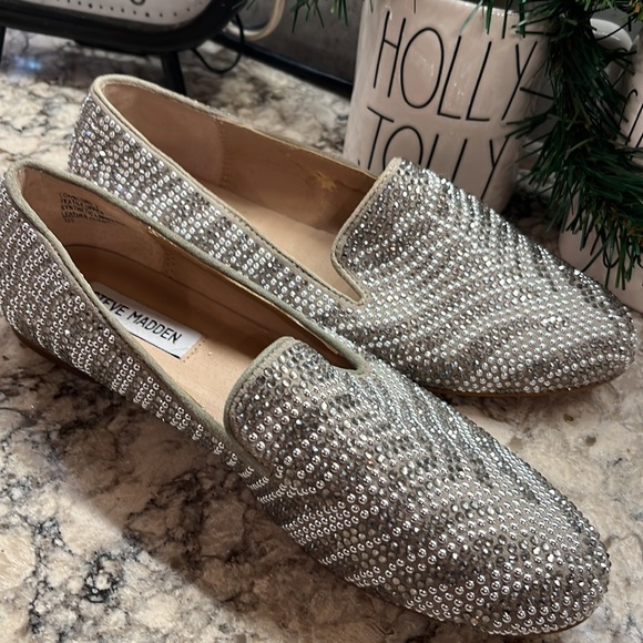Gorgeous sparkly neutral Steve Madden size 9 flats. - Picture 4 of 4